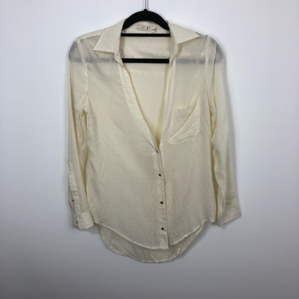 Knot sisters cream size small button down